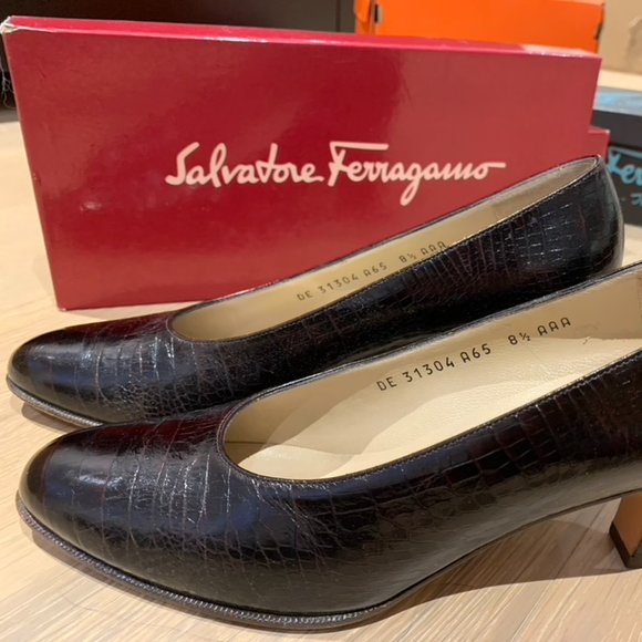 Vintage Salvatore Ferragamo Pumps - Picture 1 of 10
